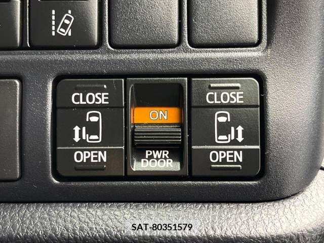 Toyota VOXY 2019-01 372768-3