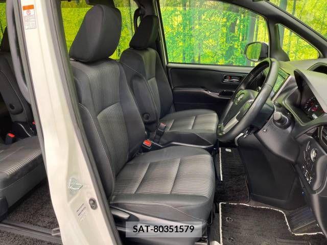 Toyota VOXY 2019-01 372768-8