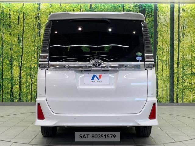 Toyota VOXY 2019-01 372768-16