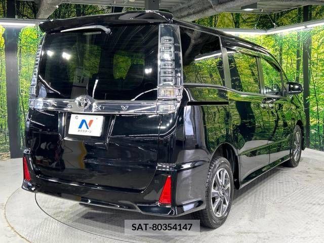 Toyota VOXY 2018-07 209513-17