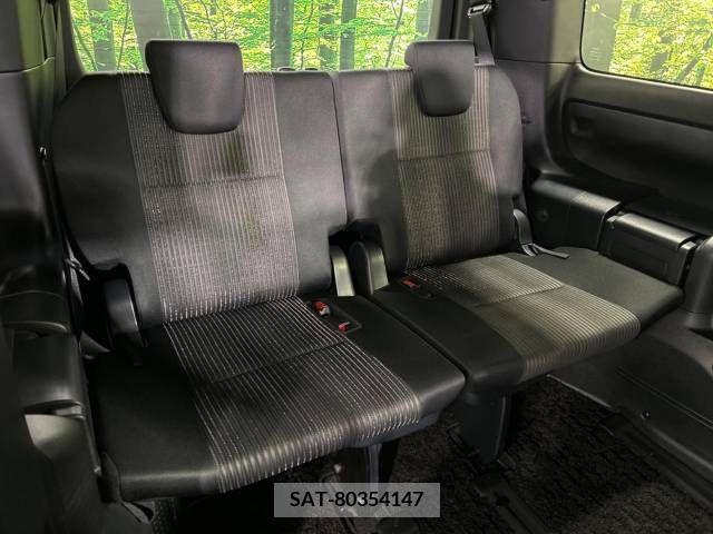 Toyota VOXY 2018-07 209513-10
