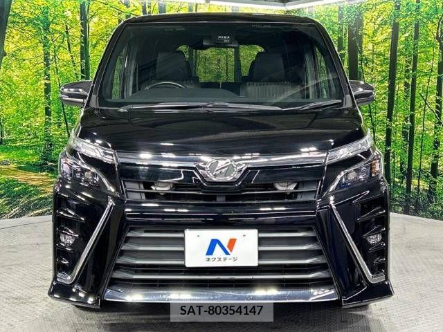 Toyota VOXY 2018-07 209513-14