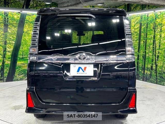 Toyota VOXY 2018-07 209513-15