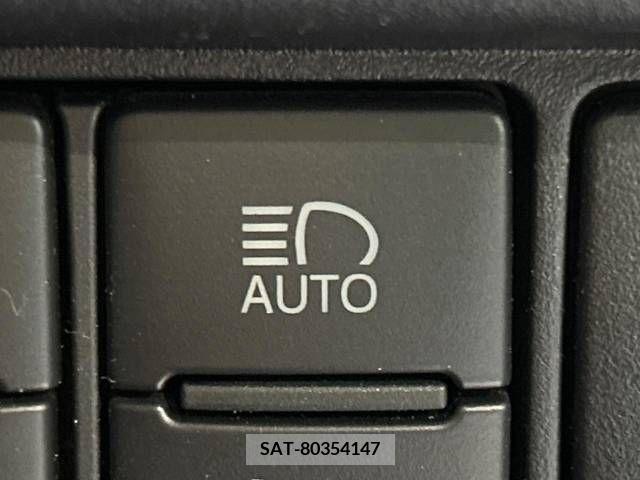 Toyota VOXY 2018-07 209513-6