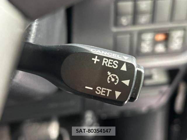 Toyota VOXY 2018-07 209513-5