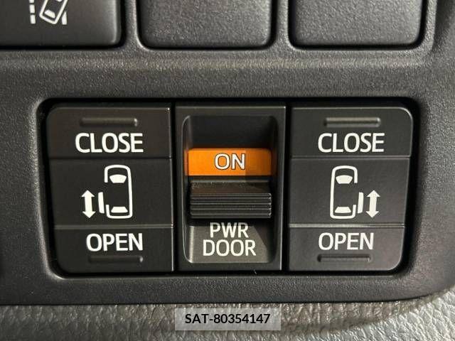 Toyota VOXY 2018-07 209513-4
