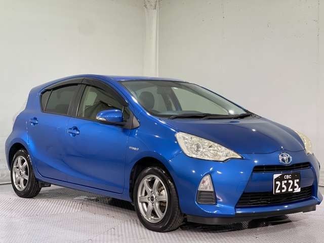 Toyota AQUA 2012-02 10436-0