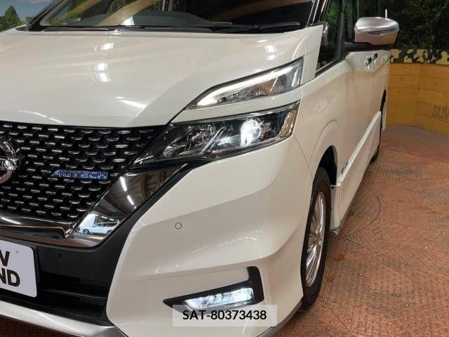 Nissan SERENA 2018-06 215303-12