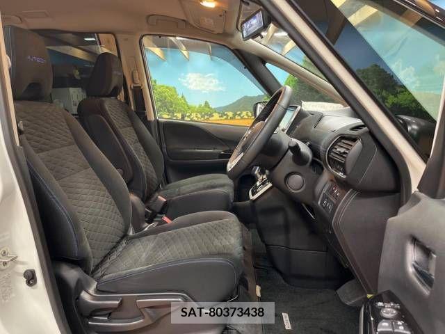 Nissan SERENA 2018-06 215303-8