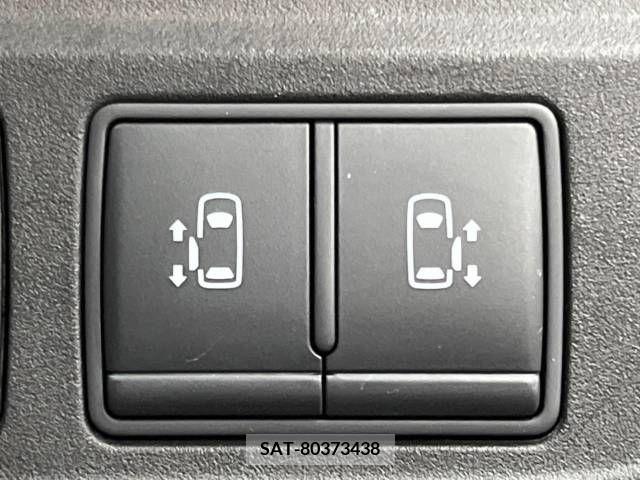 Nissan SERENA 2018-06 215303-7