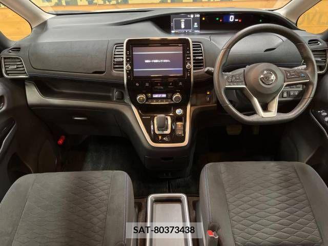Nissan SERENA 2018-06 215303-1