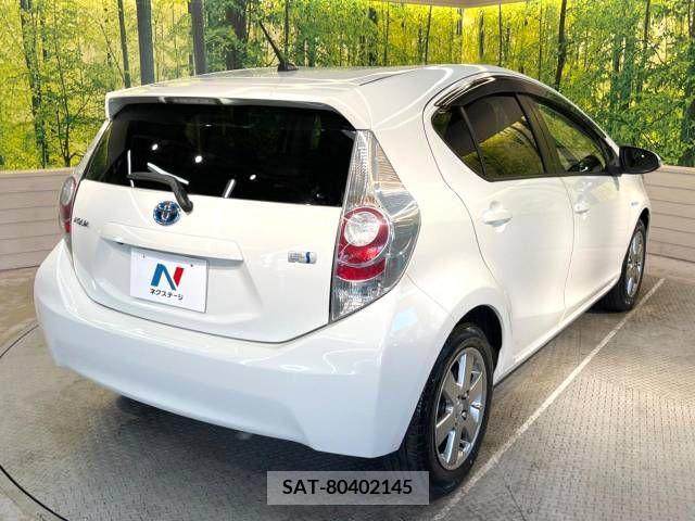 Toyota AQUA 2012-02 356229-17
