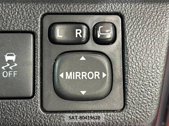 Toyota RACTIS 2014-08 377606-6