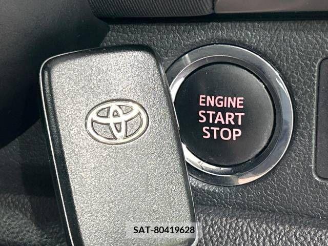 Toyota RACTIS 2014-08 377606-4
