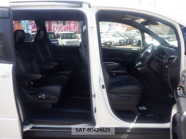 Toyota VOXY 2017-09 370279-8