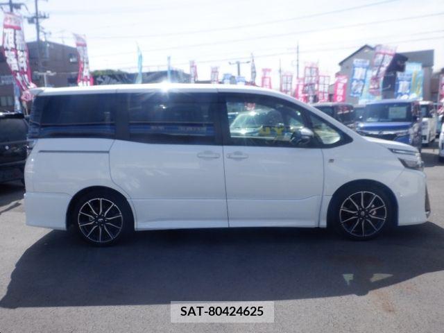 Toyota VOXY 2017-09 370279-5
