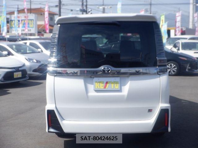 Toyota VOXY 2017-09 370279-4