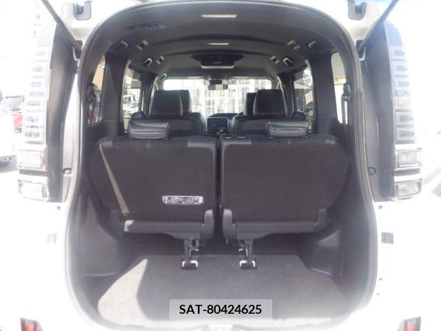 Toyota VOXY 2017-09 370279-14