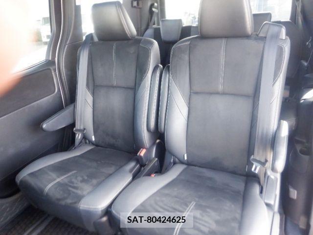 Toyota VOXY 2017-09 370279-11