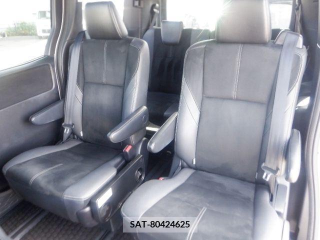 Toyota VOXY 2017-09 370279-10