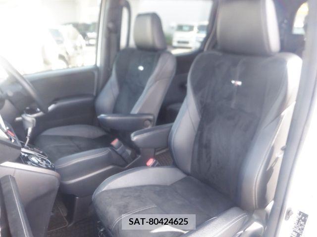 Toyota VOXY 2017-09 370279-9