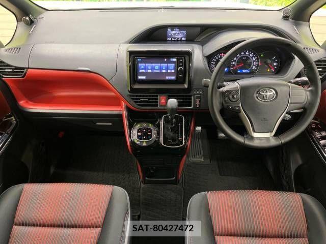 Toyota VOXY 2017-10 338298-1