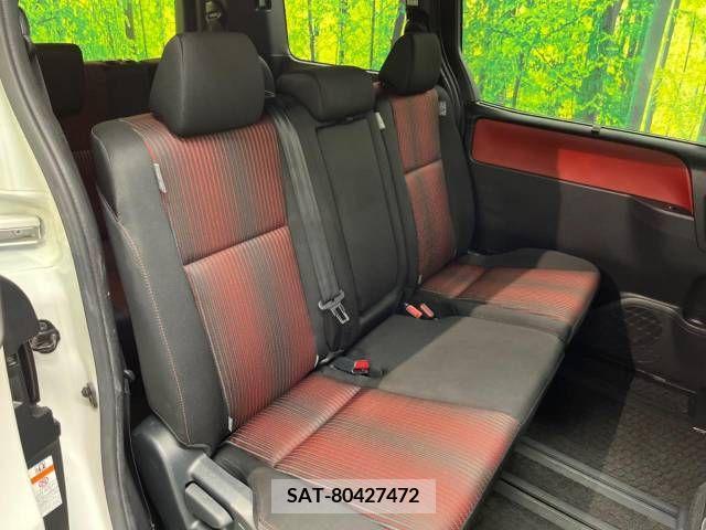 Toyota VOXY 2017-10 338298-9