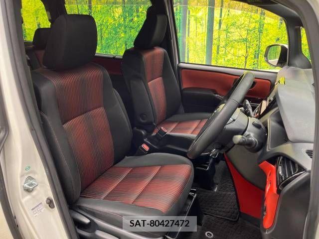 Toyota VOXY 2017-10 338298-8