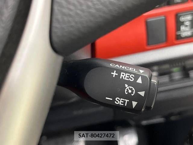Toyota VOXY 2017-10 338298-7