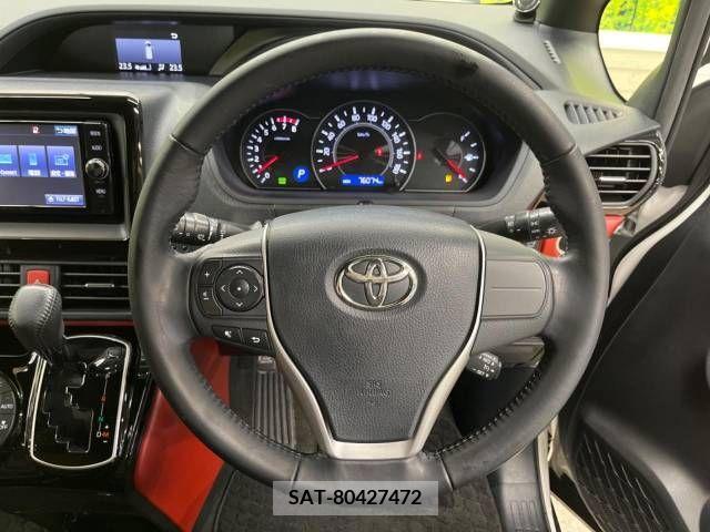 Toyota VOXY 2017-10 338298-6