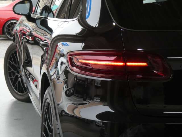 Porsche MACAN 2016-06 189650-7