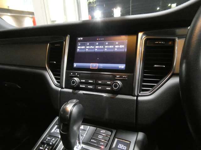 Porsche MACAN 2016-06 189650-12