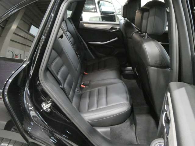 Porsche MACAN 2016-06 189650-17