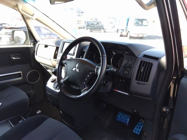 Mitsubishi DELICA D5 2010-08 193235-15