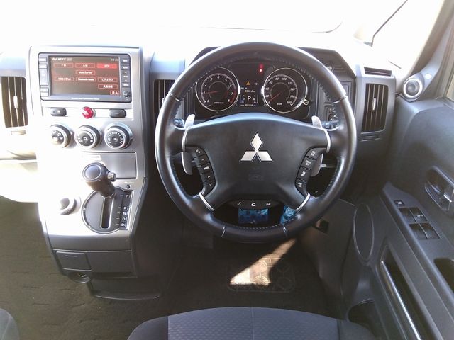 Mitsubishi DELICA D5 2010-08 193235-3
