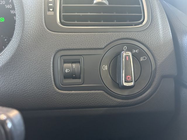 VolksWagen POLO 2014-09 18499-23
