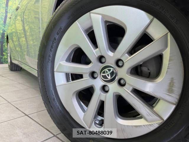 Toyota PRIUS 2018-04 322366-12