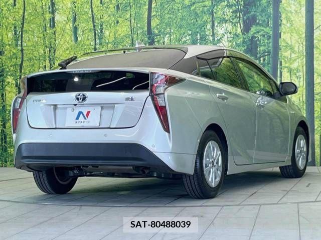 Toyota PRIUS 2018-04 322366-17