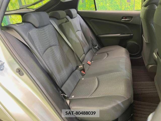Toyota PRIUS 2018-04 322366-9