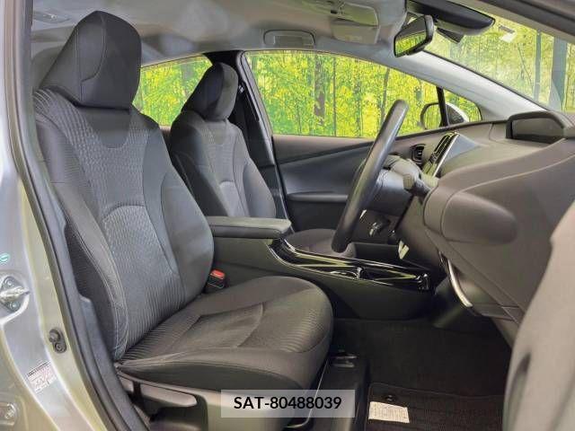 Toyota PRIUS 2018-04 322366-8