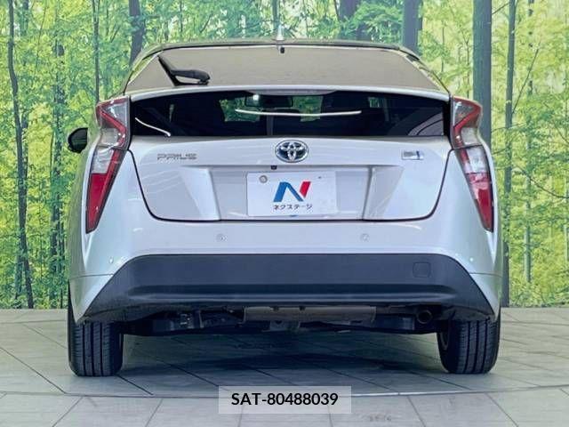 Toyota PRIUS 2018-04 322366-15