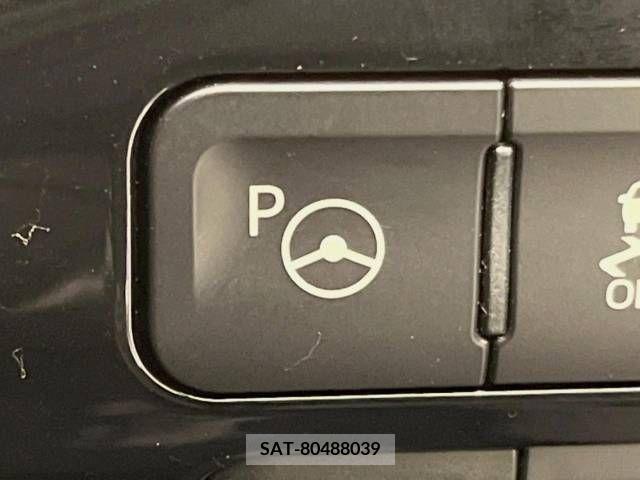 Toyota PRIUS 2018-04 322366-7