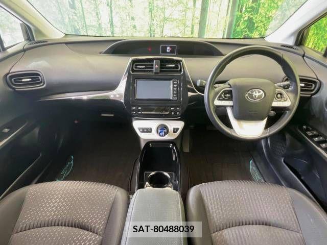 Toyota PRIUS 2018-04 322366-1