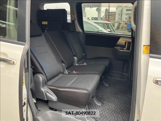 Toyota VOXY 2009-09 289184-11