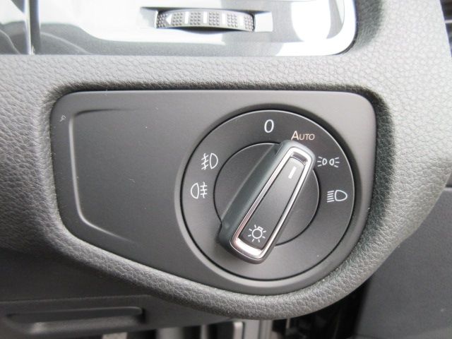 VolksWagen GOLF 2019-12 185249-11