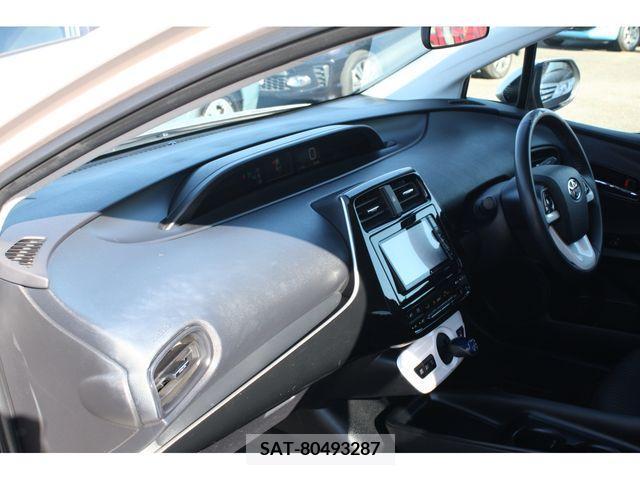 Toyota PRIUS 2016-06 205756-11