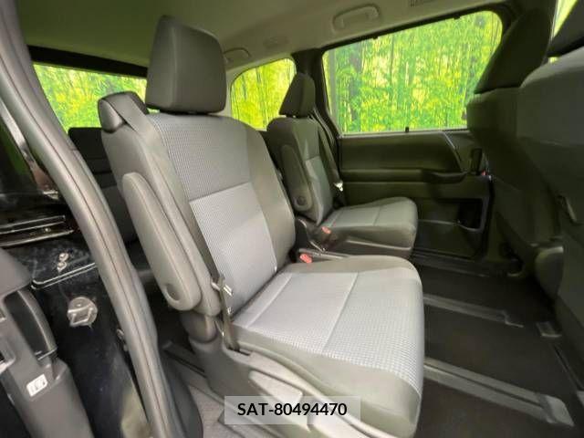 Toyota NOAH 2023-04 206975-9