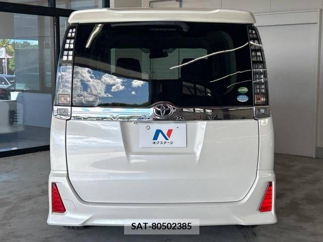 Toyota VOXY 2017-03 370495-15