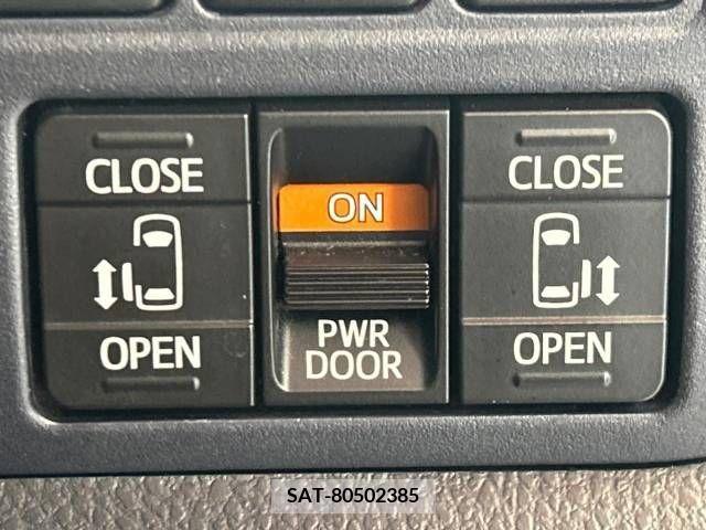 Toyota VOXY 2017-03 370495-5