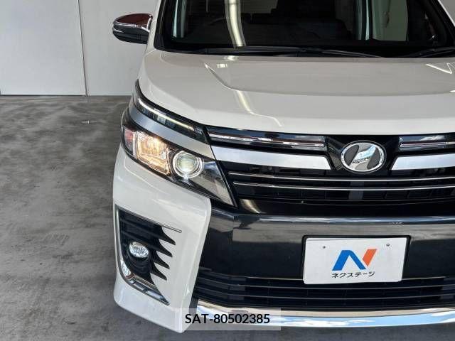 Toyota VOXY 2017-03 370495-12